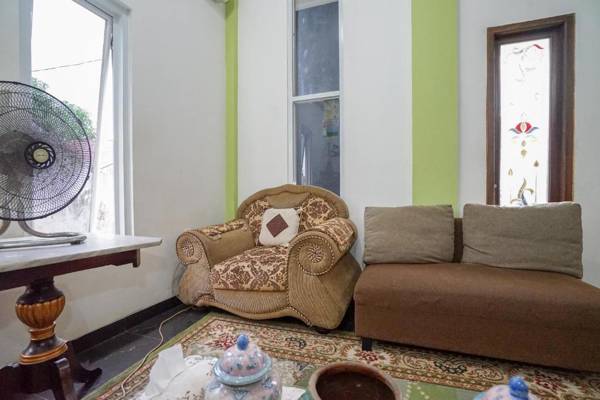 OYO 2036 Afifah Homestay Syariah