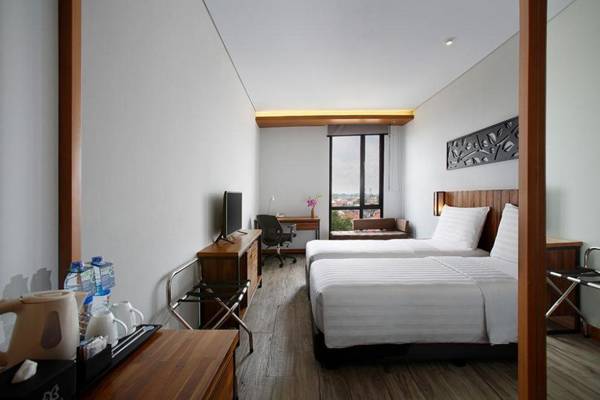OneBR Superior Room with City View - Breakfast