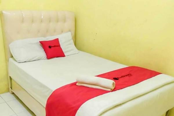 RedDoorz near Simpang Airport Palembang