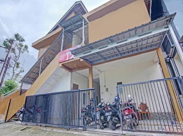 OYO 91268 Homestay Bu Erma Syariah