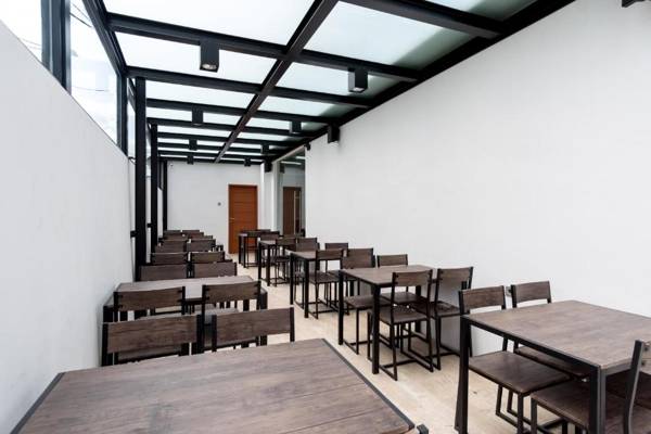 RedDoorz Premium near Centre Point Mall Medan