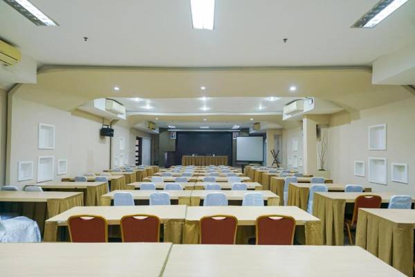 Urbanview Hotel Bumi Malaya