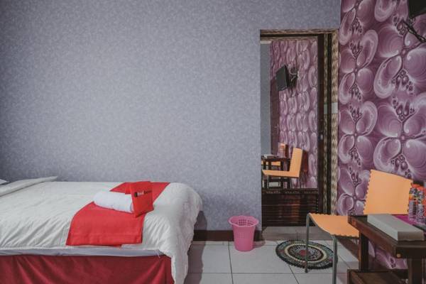 RedDoorz Plus near Istana Maimun Medan