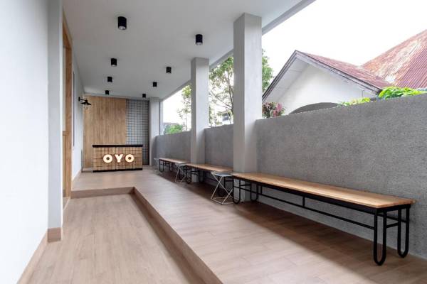 OYO 1476 Asoka Family Residence