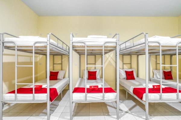 RedDoorz Plus near RSUD Dr. Pirngadi Medan 2