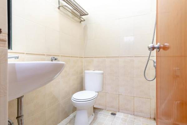 OYO 2777 Sleepover Sei Serayu