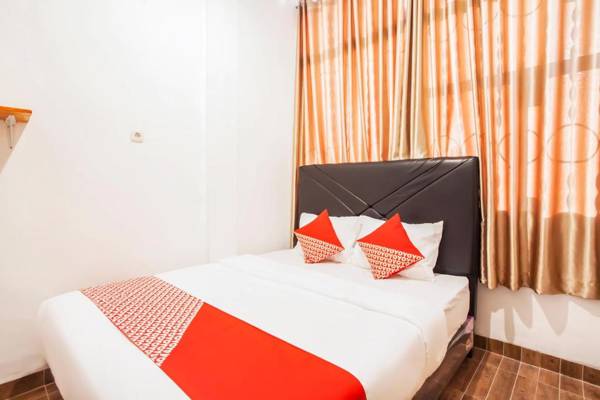 OYO 2720 Sutomo Inn