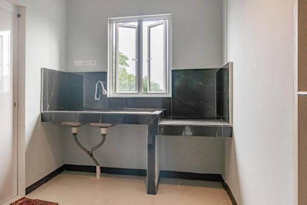 RedDoorz Plus near Millenium ICT Centre Medan 2