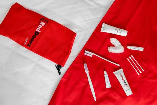 RedDoorz near Manhattan Times Square Medan 2