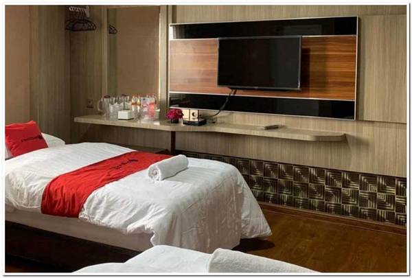 RedDoorz Plus @ Simpang USU Medan