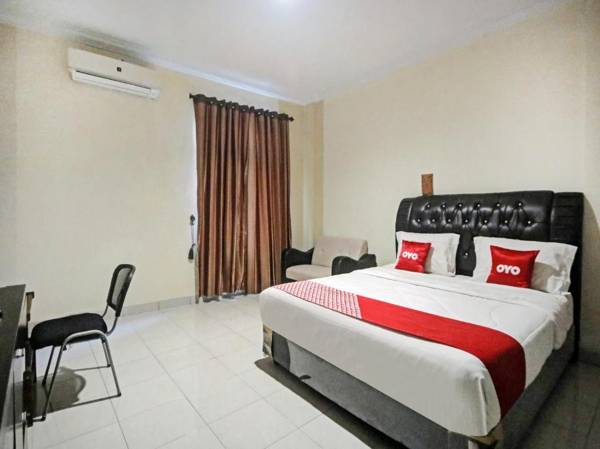 Vaccinated Staff - OYO 90381 Belva Guest House