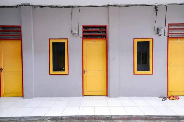 RedDoorz near RS Adam Malik Medan 3