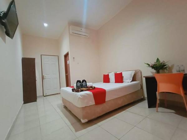 RedDoorz near Jalan Wolter Monginsidi Manado