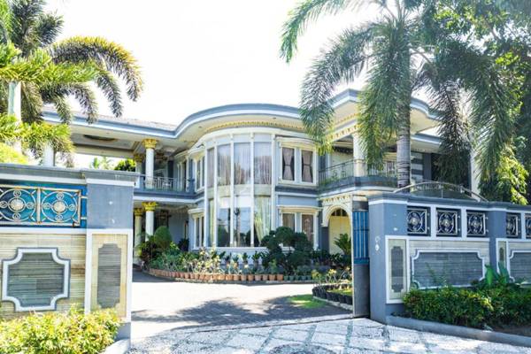 RedDoorz Premium @ Sea Residence Manado