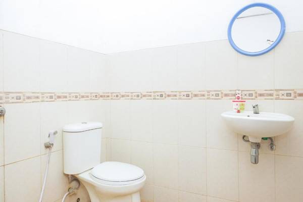 OYO 353 Loesje Guest House Syariah