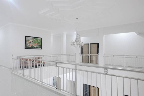 RedDoorz near Cyber Mall