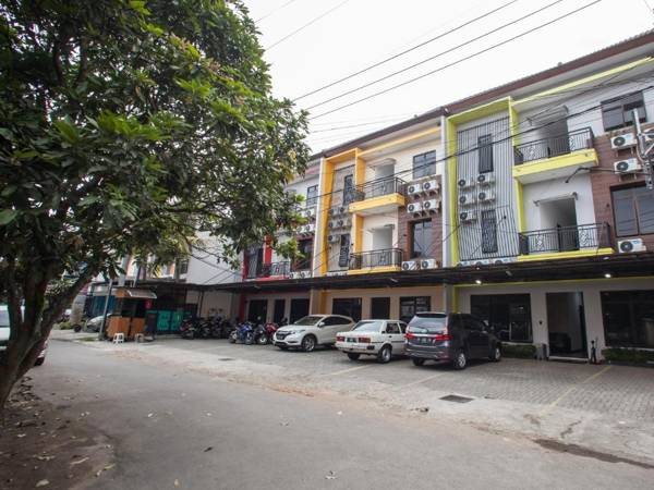 RedDoorz Plus @ Tlogomas