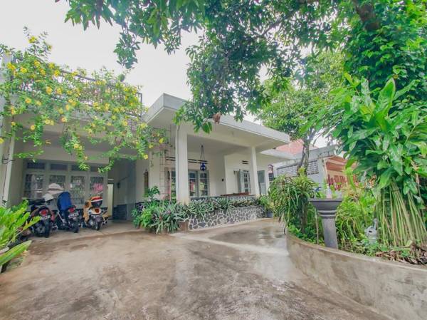 OYO 3371 Omah Saras Family