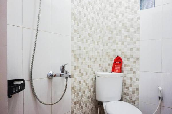 RedDoorz @ Jalan Danau Limboto