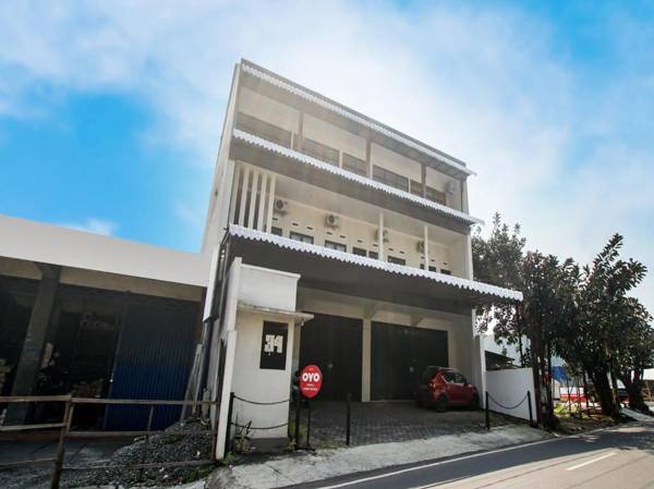 SPOT ON 90902 Marhaban Guesthouse Syariah