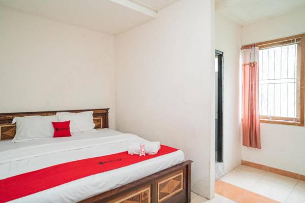 RedDoorz Syariah near Predator Fun Park Batu 2