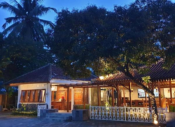 The Nalaya Hotel & Resto