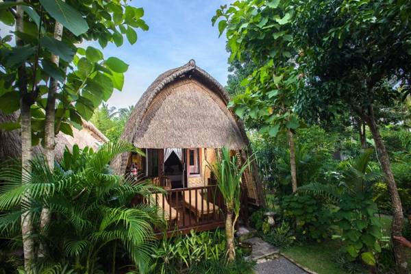 Alam Nusa Bungalow Huts & Spa