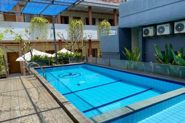 OYO 90376 Rabasta Kuta Residence