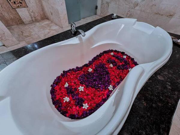 Private pool villas with breakfast in Kuta