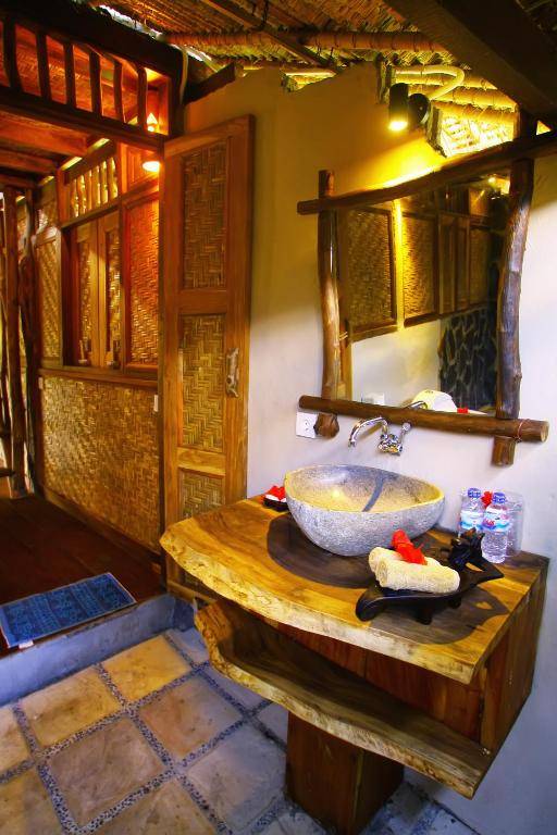 Flower Bud Bungalow Balangan