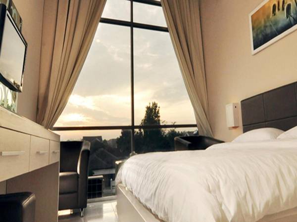 Royal Hotel N' Lounge