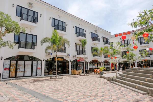 OYO 1352 Jember Town Square Residence