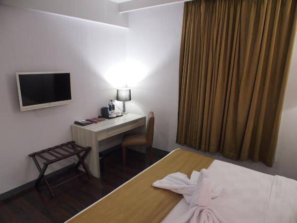 Maven Fatmawati Hotel