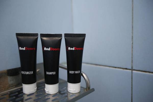 RedDoorz @ Radio Dalam