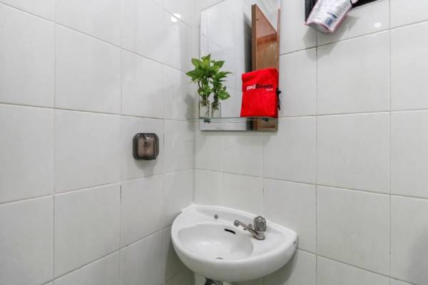 RedDoorz Plus near Trisakti University