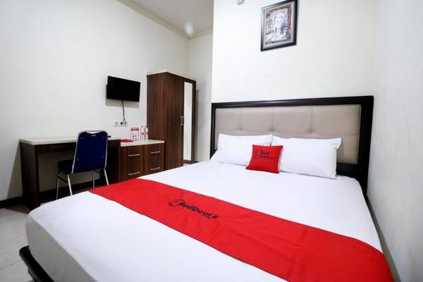 RedDoorz Plus near Universitas Indonesia