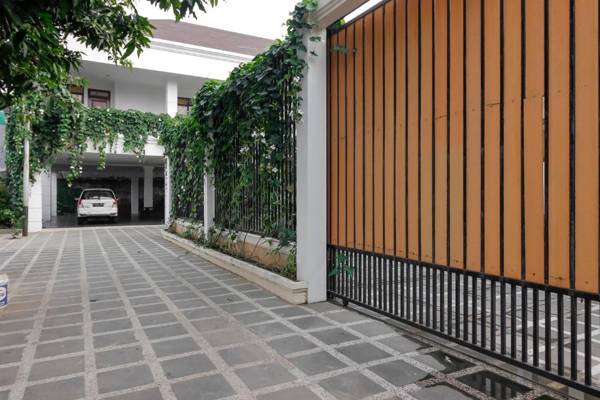 RedDoorz Premium @ Gandaria Jagakarsa