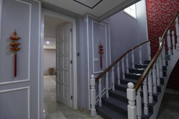RedDoorz Premium near RS Pondok Indah La Maison