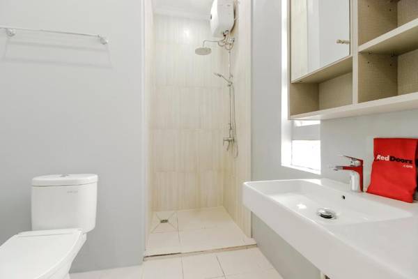 RedDoorz Plus @ Kwitang 2