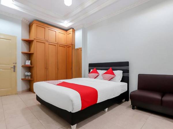 OYO 297 45 Residence Near RS Husada