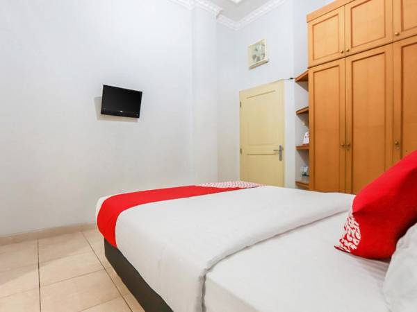 OYO 297 45 Residence Near RS Husada