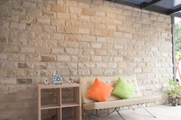 RedDoorz Plus Syariah near Manggarai Station 3