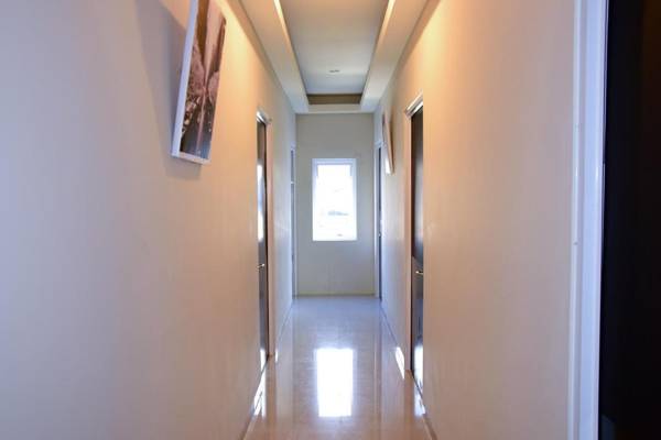 RedDoorz near Mangga Dua Square