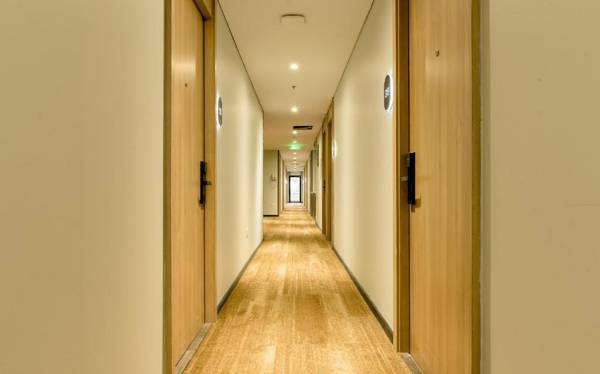 Yellow Bee Tanah Abang