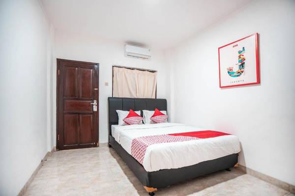 OYO 868 Wisma Berkat Near Patria Hospital IKKT