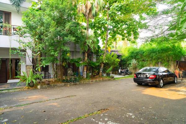 RedDoorz Plus near One Bell Park Avenue