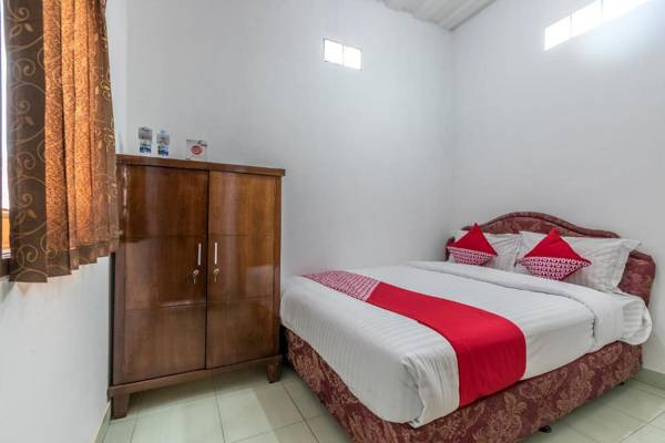 Vaccinated Staff - OYO 1082 Kost Arie 1