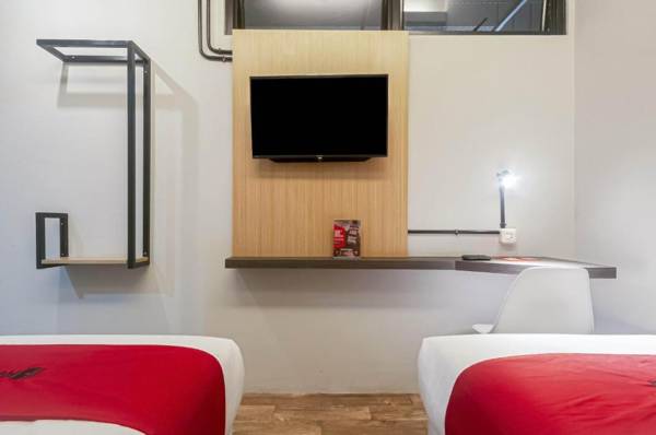 RedDoorz Plus near Gandaria City Mall 2