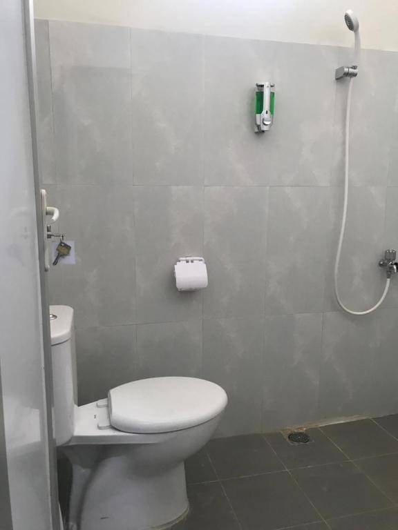 Vaccinated Staff - OYO 90183 Mess Kavaleri Heritage Syariah