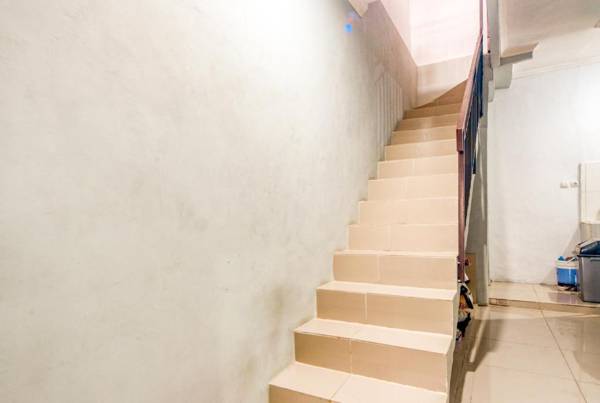 RedDoorz near Graha Cijantung Mall